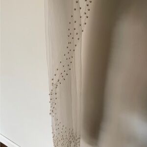 Elegant Pearl-Embellished Hair Veil